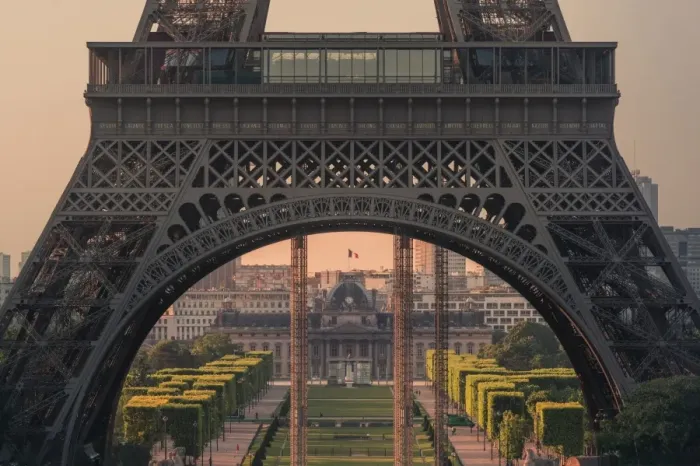 Framed Print : Champ de mars with eiffel tower framing