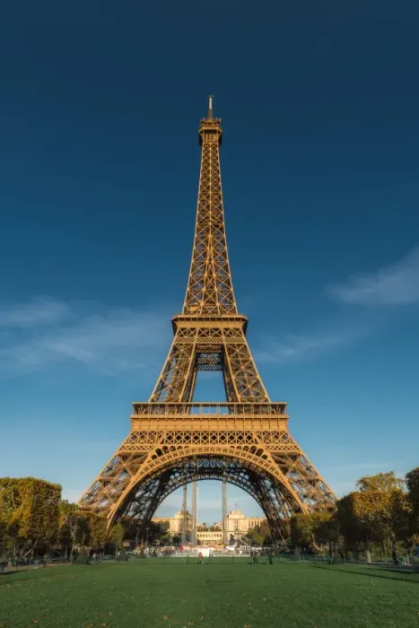 Framed Print : Champ de mars grand lawn Framed Print : Champ de mars grand lawn