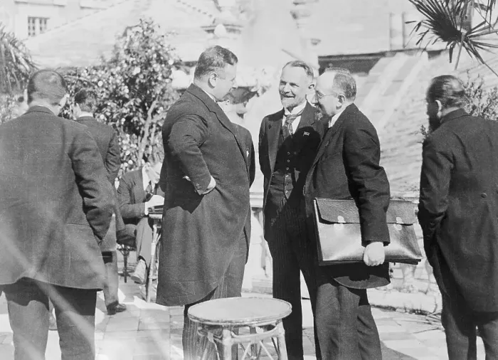 Framed Print : Chancellor Wirth Speaking with Foreign Minister Tchitcherin