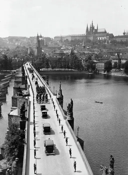 Framed Print : THE CHARLES BRIDGE Framed Print : THE CHARLES BRIDGE
