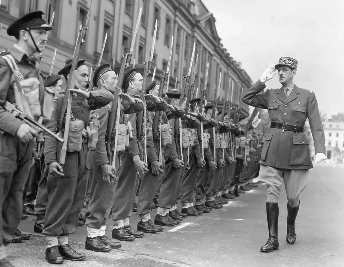 Framed Print : Charles De Gaulle Reviewing Commandos Framed Print : Charles De Gaulle Reviewing Commandos