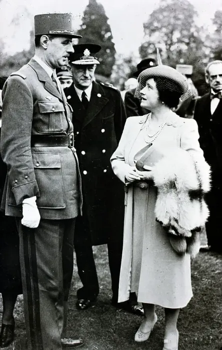 Framed Print : Charles De Gaulle Talks W / Queen Elizabet Framed Print : Charles De Gaulle Talks W / Queen Elizabet