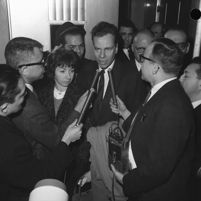 : Charles Van Doren Talking to Press : Charles Van Doren Talking to Press