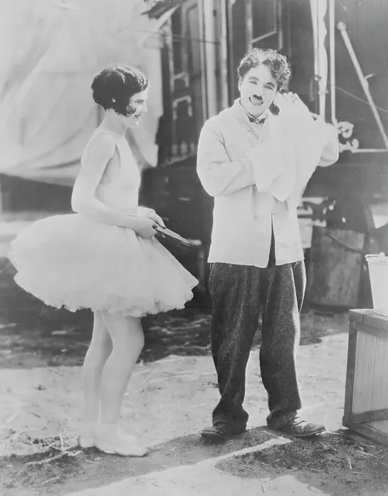 Framed Print : Charlie Chaplin and Merna Kennedy in The Circus Framed Print : Charlie Chaplin and Merna Kennedy in The Circus