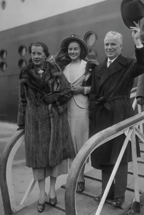 Framed Print : Charlie Chaplin Posing with Paulette and Mrs. Goddard Framed Print : Charlie Chaplin Posing with Paulette and Mrs. Goddard