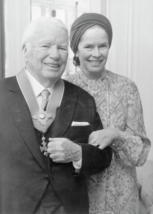 Framed Print : Charlie Chaplin Smiling with Wife Oona Framed Print : Charlie Chaplin Smiling with Wife Oona