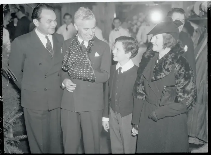 Framed Print : Charlie Chaplin Speaking with Colleagues Framed Print : Charlie Chaplin Speaking with Colleagues
