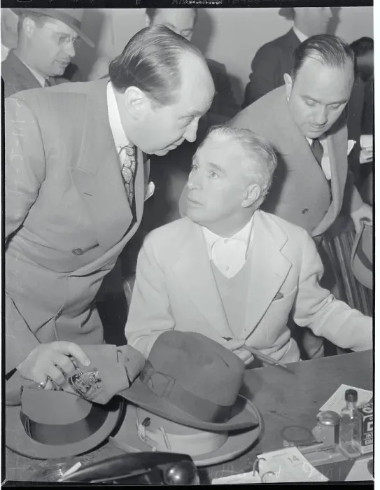 Framed Print : Charlie Chaplin Speaking with Jerry Giesler Framed Print : Charlie Chaplin Speaking with Jerry Giesler