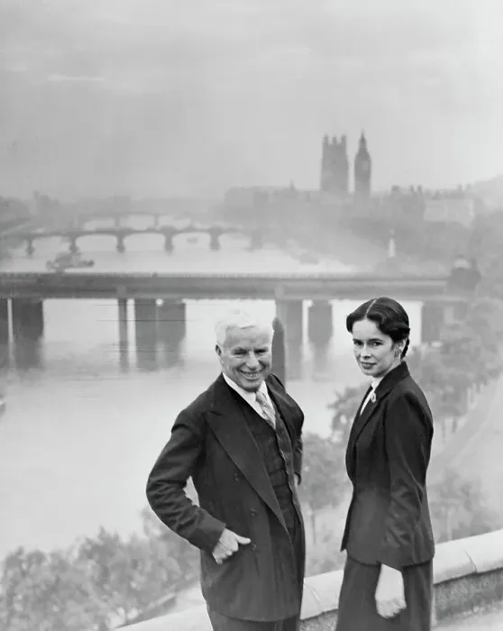Framed Print : Charlie Chaplin with Wife Oona Framed Print : Charlie Chaplin with Wife Oona