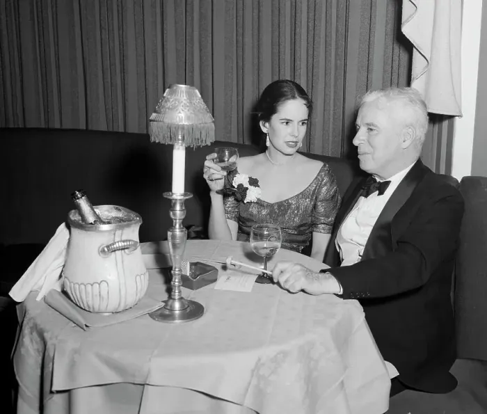 Framed Print : Charlie Chaplin with Wife Oona Framed Print : Charlie Chaplin with Wife Oona
