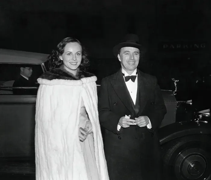 Framed Print : Charlie Chapline Walking With Paulette Goddard Framed Print : Charlie Chapline Walking With Paulette Goddard