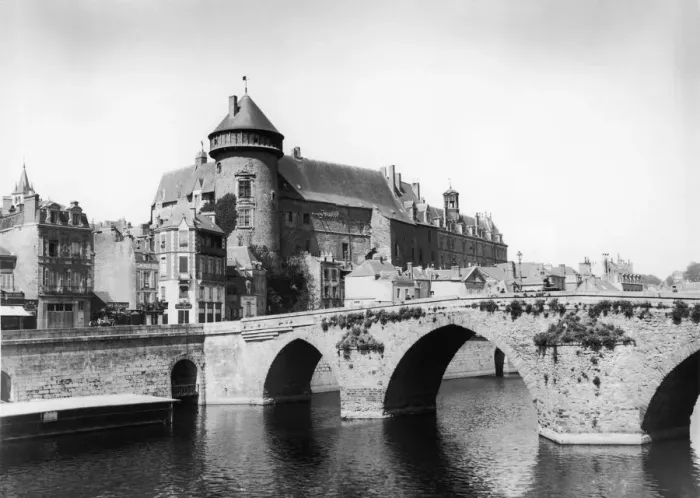 Framed Print : Chateau de Laval Framed Print : Chateau de Laval