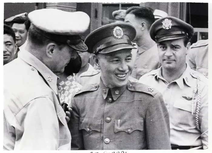 Framed Print : Chiang Kai-Shek with Douglas MacArthur Framed Print : Chiang Kai-Shek with Douglas MacArthur