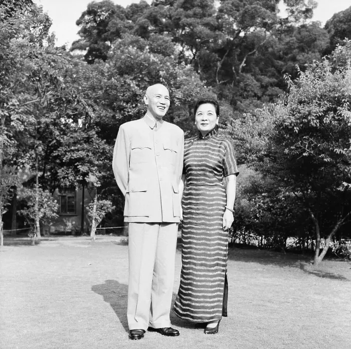 Framed Print : Chiang Kai-Shek With Wife Mei-Ling Framed Print : Chiang Kai-Shek With Wife Mei-Ling
