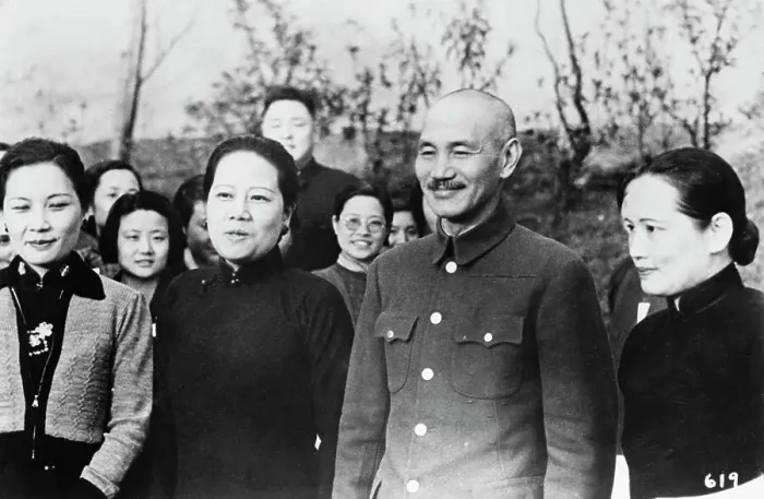 Framed Print : Chiang Kai-shek with His Wife and Her Sisters Framed Print : Chiang Kai-shek with His Wife and Her Sisters