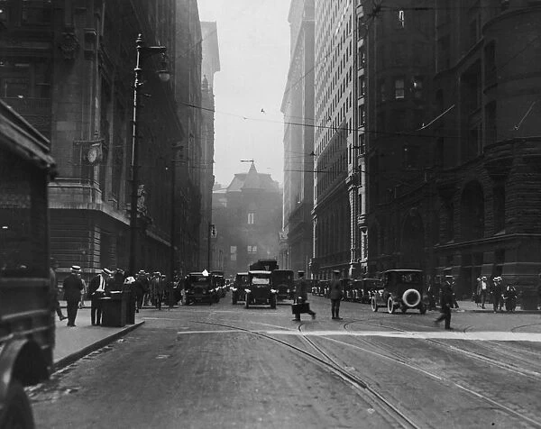 Chicago. People crossing a busy road in Chicago, circa 1925