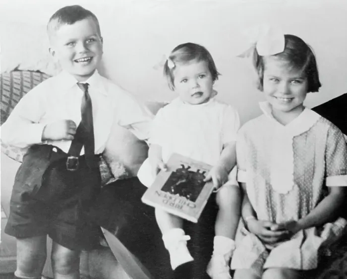Framed Print : Childhood Portrait of Grace Kelly With Brother Jack and Sister Peggie Framed Print : Childhood Portrait of Grace Kelly With Brother Jack and Sister Peggie