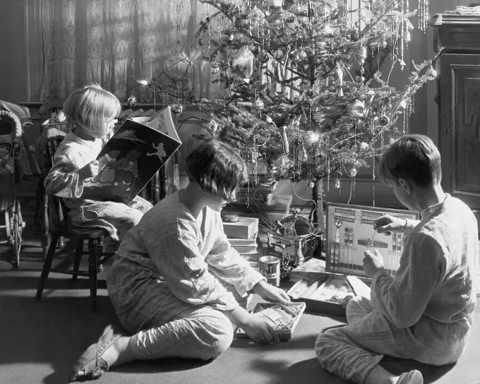Framed Print : Children with Gifts on Christmas Morning