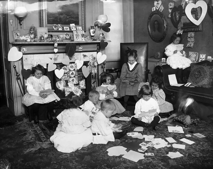 Framed Print : Children Look At Various Valentines