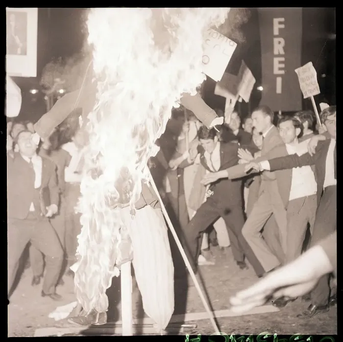 Framed Print : Chilean Demonstrators
