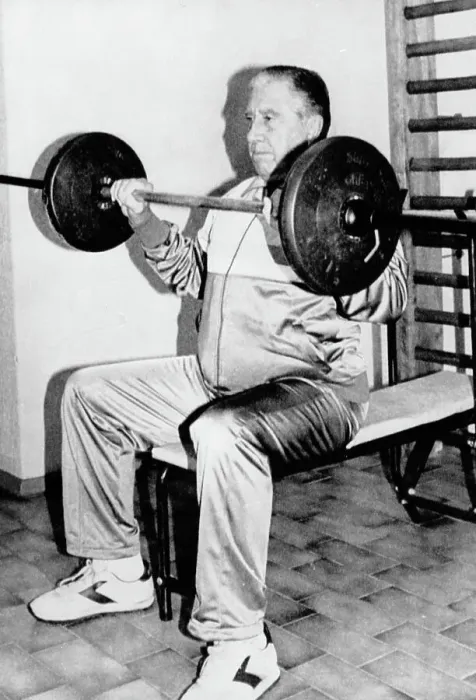 Framed Print : Chilean President Augusto Pinochet Lifting Weights Framed Print : Chilean President Augusto Pinochet Lifting Weights