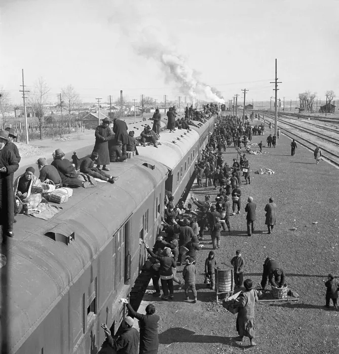 Framed Print : China's Millions of Displaced People Try to Return Home Framed Print : China's Millions of Displaced People Try to Return Home
