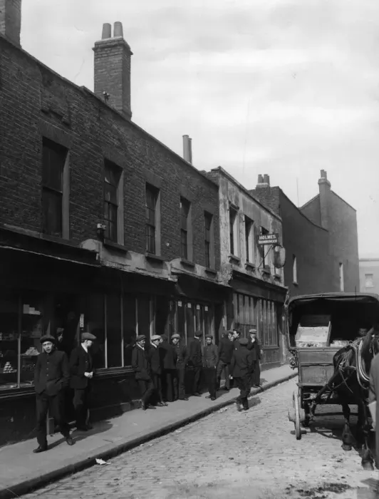 Framed Print : Chinatown. April 1911: A street in Limehouse, Londons Chinatown Framed Print : Chinatown. April 1911: A street in Limehouse, Londons Chinatown