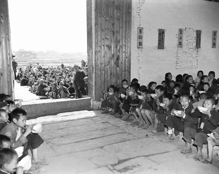 Framed Print : Chinese Children Eating Rice Hungrily Framed Print : Chinese Children Eating Rice Hungrily