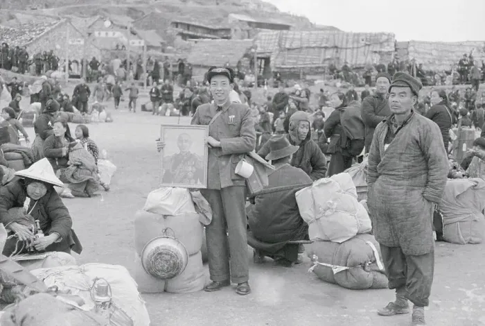Framed Print : Chinese Citizens Sitting and Standing at Evacuation Field Framed Print : Chinese Citizens Sitting and Standing at Evacuation Field