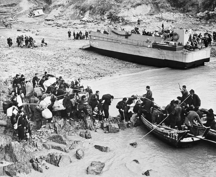 Framed Print : Chinese Nationalists Loading Belongings onto Sampans
