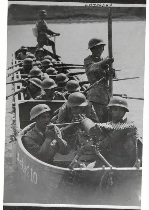 Framed Print : Chinese Soldiers Travelling in Boat Framed Print : Chinese Soldiers Travelling in Boat