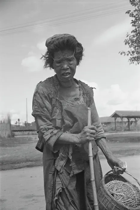 Framed Print : Chinese Worker