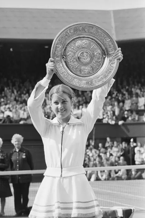Framed Print : Chris Evert Holds Wimbledon Trophy Framed Print : Chris Evert Holds Wimbledon Trophy