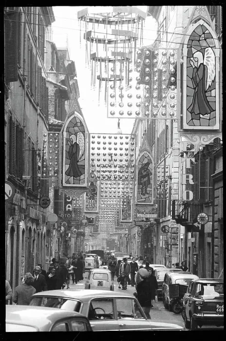 Framed Print : Christmas on a Roman Street Framed Print : Christmas on a Roman Street