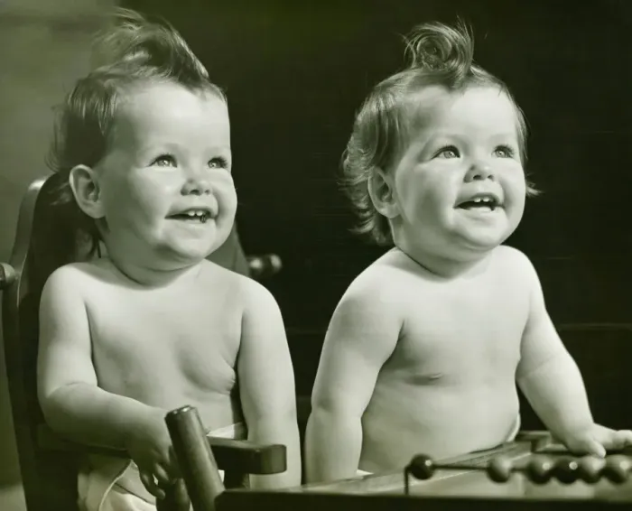Framed Print : Two chubby twin sisters (9-12 months) sitting at home, (B&W) Framed Print : Two chubby twin sisters (9-12 months) sitting at home, (B&W)