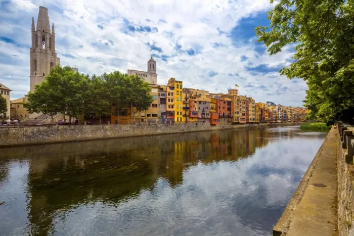 Framed Print : Church of San Feliu or Church of Sant Felix, colourful houses on the Onyar river, Girona, Catalonia, Spain Framed Print : Church of San Feliu or Church of Sant Felix, colourful houses on the Onyar river, Girona, Catalonia, Spain