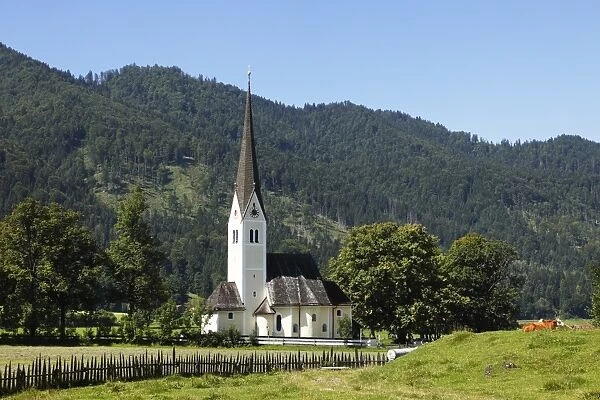 Church of St. Leonhard, Fischhausen at Schliersee lake, Mangfall Mountains, Upper Bavaria, Bavaria, Germany, Europe