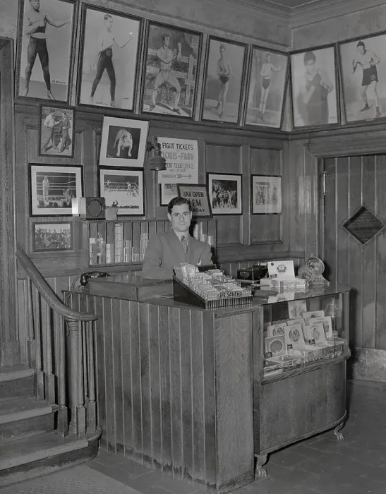 Framed Print : Cigar Stand in Jack Dempsey Restaurant Framed Print : Cigar Stand in Jack Dempsey Restaurant