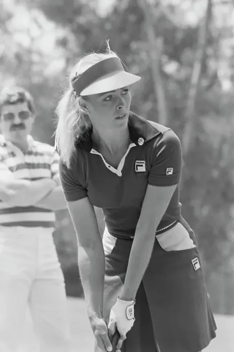 Framed Print : Cindy Cox playing golf, USA, circa 1975. She is just turning professional Framed Print : Cindy Cox playing golf, USA, circa 1975. She is just turning professional