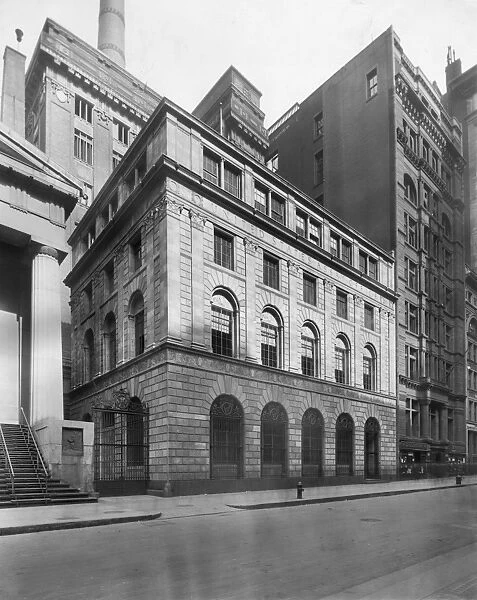 circa 1920: Exterior view of the new United States Assay Office Building