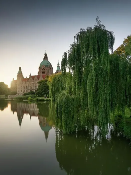 Framed Print : City Hall of Hanover on Lake Maschsee, Hanover, Germany Framed Print : City Hall of Hanover on Lake Maschsee, Hanover, Germany