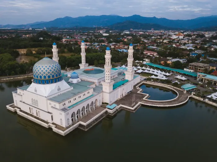 Framed Print : The City Mosque in Kota Kinabalu, Sabah Framed Print : The City Mosque in Kota Kinabalu, Sabah