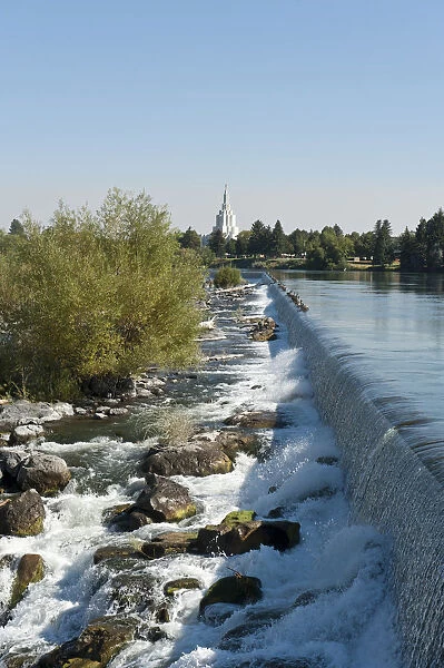 City beside a river, waterfall, Snake River, Idaho Falls, Idaho, Western United States, United States of America, North America