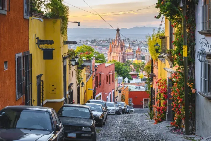 Framed Print : City street in San Miguel de Allende, Mexico Framed Print : City street in San Miguel de Allende, Mexico
