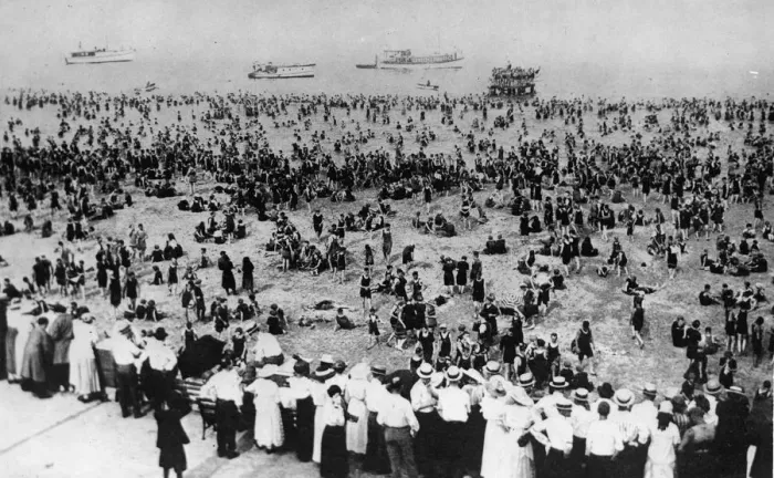 Framed Print : Clarendon Municipal Beach Framed Print : Clarendon Municipal Beach