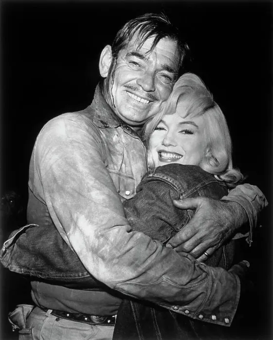 Framed Print : Clark Gable Embracing Marilyn Monroe