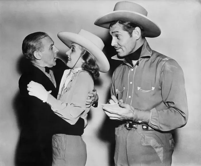 Framed Print : Clark Gable Writing on Pad as Walter Winchell and Carole Lombard Embrace Framed Print : Clark Gable Writing on Pad as Walter Winchell and Carole Lombard Embrace