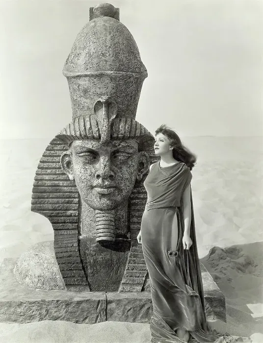 Framed Print : Claudette Colbert in Cleopatra, 1934
