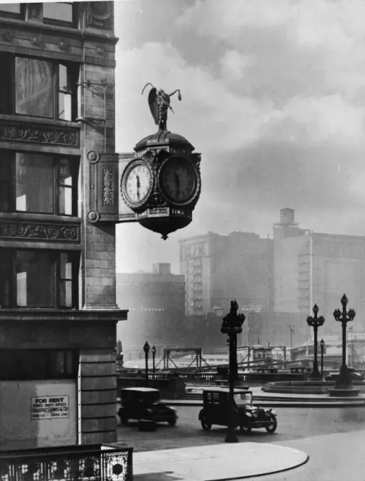 Framed Print : Clock On The Pure Oil Building Framed Print : Clock On The Pure Oil Building