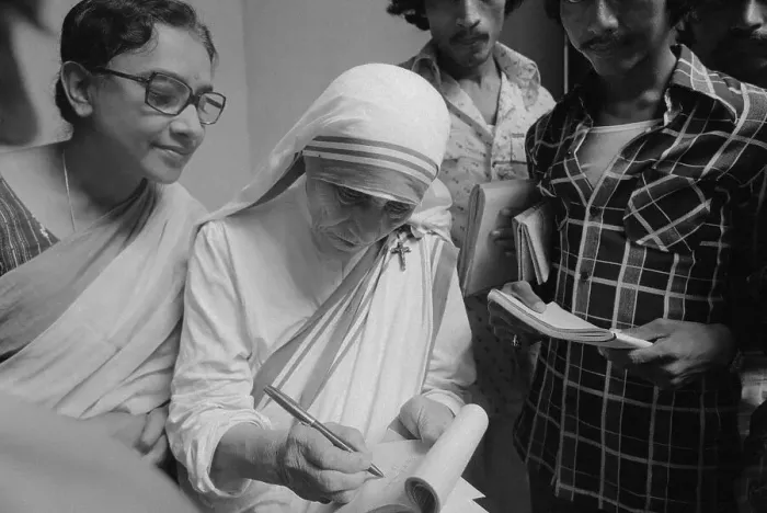 Framed Print : Close Up of Mother Teresa Signing Autograph for Well Wisher Framed Print : Close Up of Mother Teresa Signing Autograph for Well Wisher